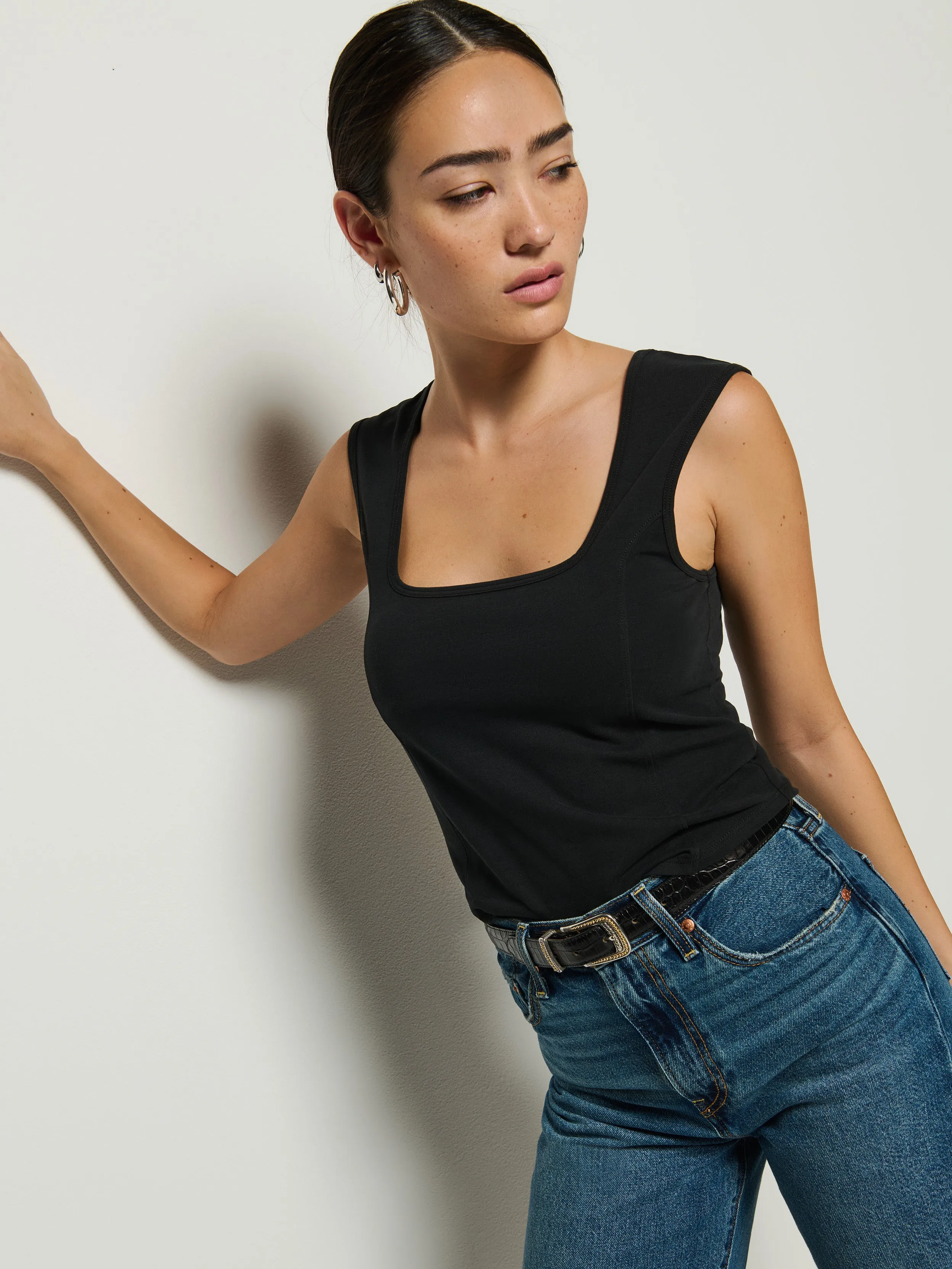 GEMI TOP IN JET BLACK