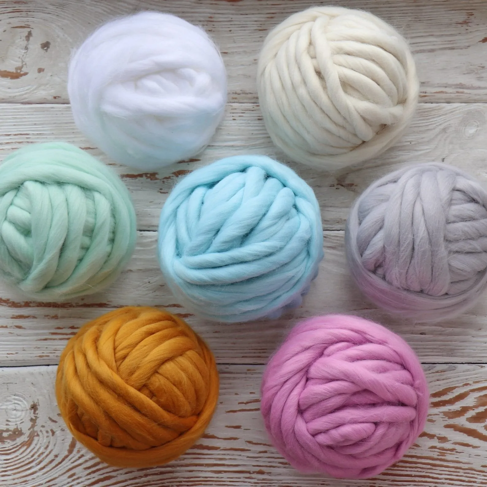 Super Chunky Acrylic Yarn, 7 Colors, 7.05 oz / 8.7 yards
